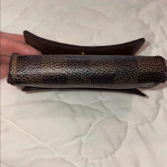LV. AuthentiTextured Brown Leather Wallet - Picture 15 of 16